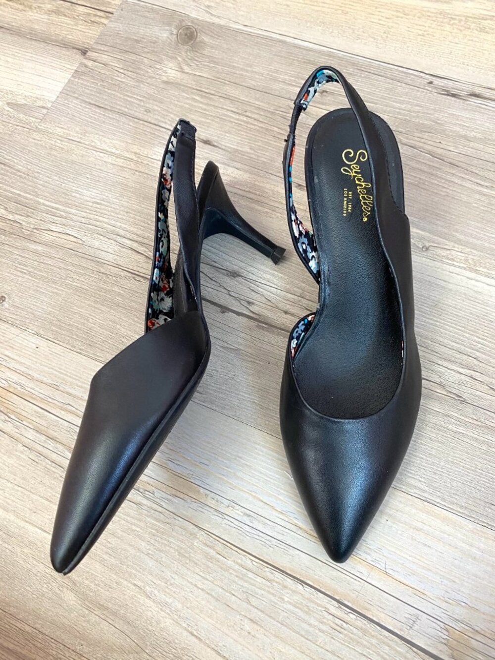 Seychelles Black Leather Pointed Toe Kitten Heels Size 7